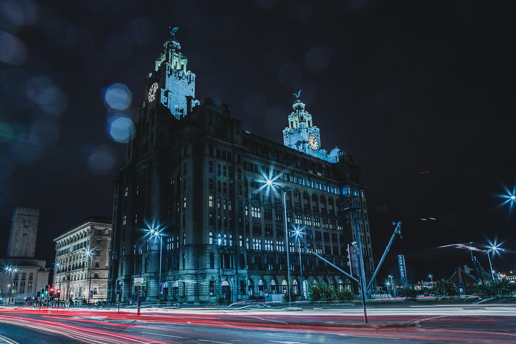 The Strand in Liverpool and The Three Graces, c Carl Raw on Unsplash